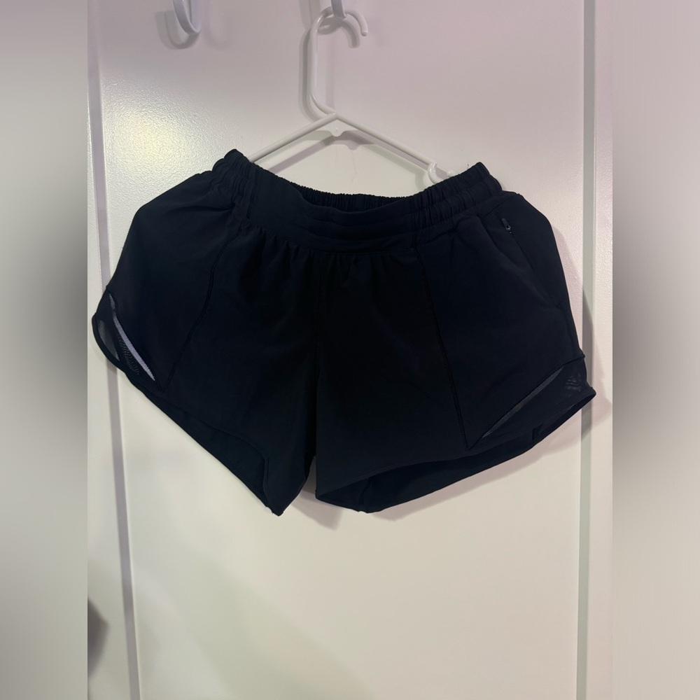 Lululemon Hotty Hot Short 2.5” - Picture 2 of 3